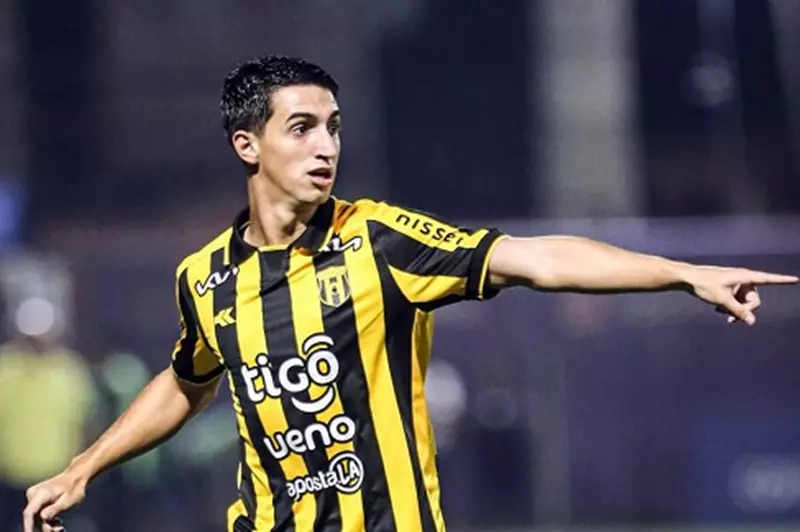 مصدر موثوق يؤكد ليلا كورة تفاصيل مفاوضات الأهلي لضم أجوستين منصور