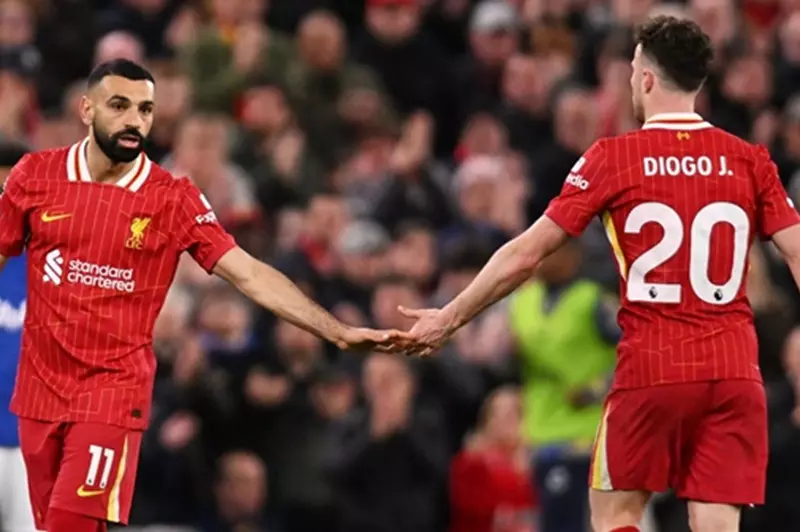 جوتا يؤثر بكلمات حزينة جماهير ليفربول تتضامن مع صلاح